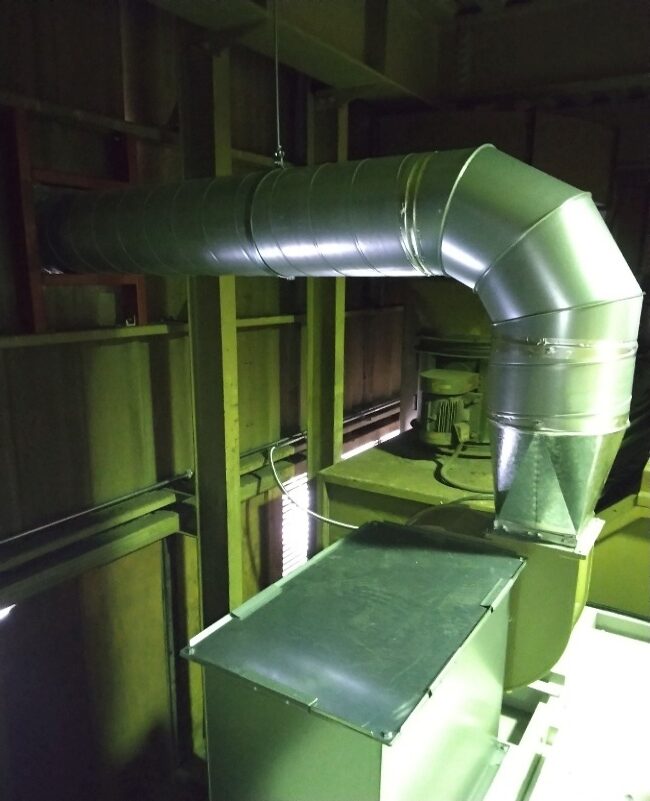 排気ダクト接続工事画像